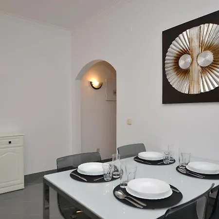 Navegador Park View, 5 Pers, Pisc,700m Plage,strip Apartment Albufeira
